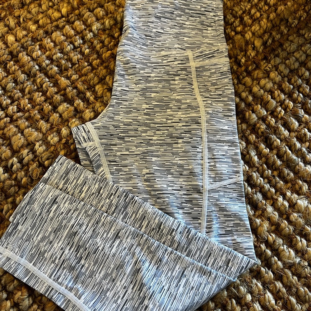 Women's Gray Patterned Leggings